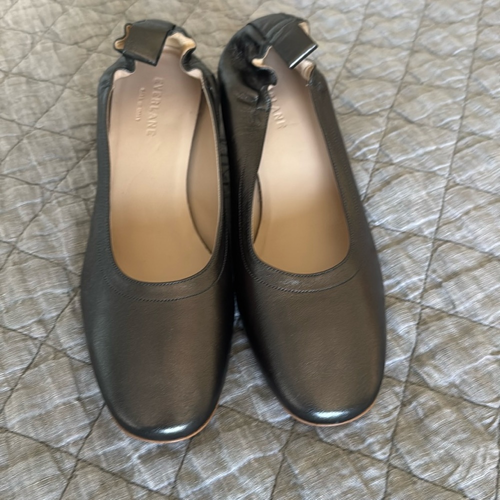 NWOB - Everlane day high heel - dark silver metallic